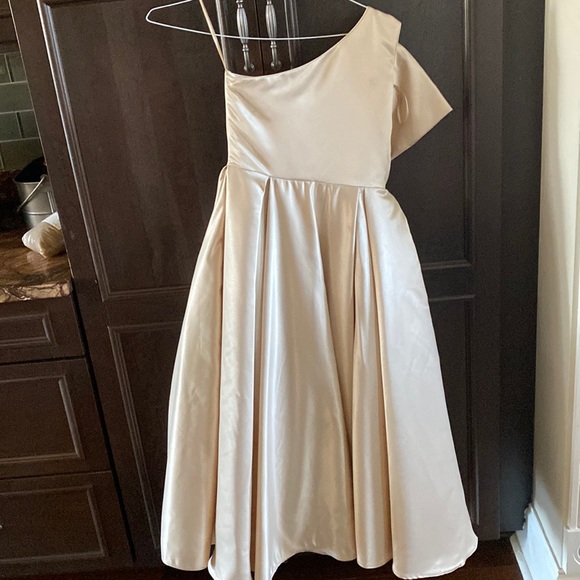Amalee accessories size 10 dress in champagne